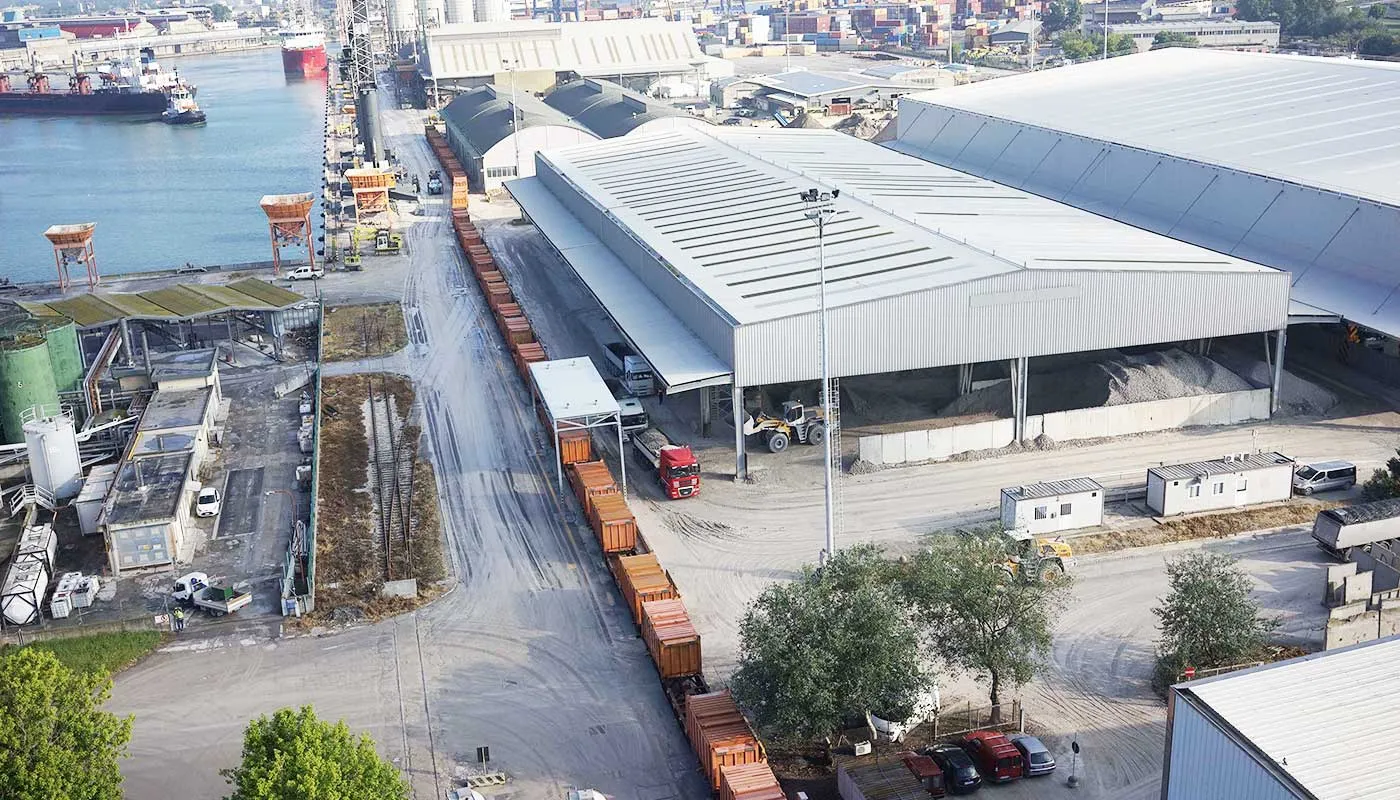 PORTO DI RAVENNA, SERVIZIO FERROVIARIO MERCI SARA’ ATTIVO 24 ORE AL GIORNO, 7 GIORNI SU 7 

Servizio gestito da Mercitalia Shunting&Terminal (Polo Logistica – Gruppo FS Italiane) e da Dinazzano Po