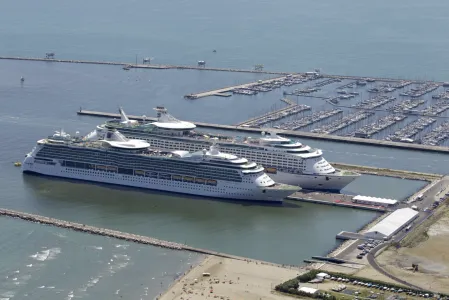 PORTO DI RAVENNA
PRIMI 9 MESI 2023: QUASI 19,7 MILIONI DI TONNELLATE DI MERCE MOVIMENTATA (-5,3% RISPETTO ALL’ANNO RECORD 2022). IN CRESCITA ROTABILI, CEREALI, PETROLIFERI, CONCIMI E FERTILIZZANTI, AUTOMOTIVE. BOOM DELLE CROCIERE