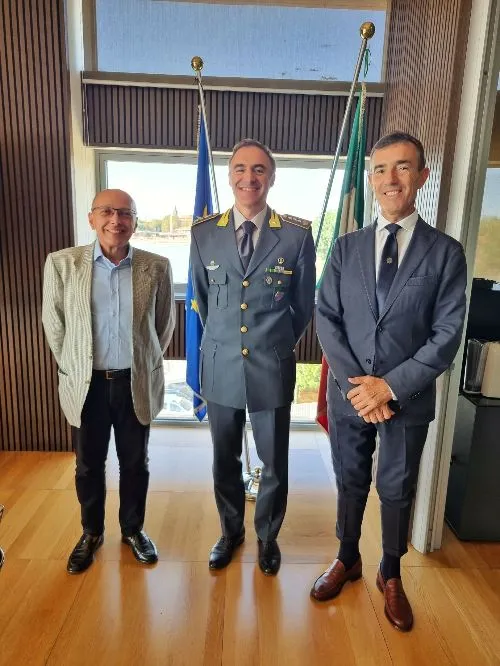 Il Presidente, Daniele Rossi, e il Segretario Generale, Fabio Maletti, dell’Autorità Portuale di Ravenna, si sono incontrati nella sede di Via Antico Squero con il Colonnello Leonardo Brandano, nuovo Comandante Provinciale della Guardia di Finanza
