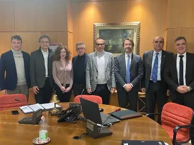 INFRASTRUTTURE, COMMERCIO, TURISMO, GUERRA AL GRANCHIO BLU: L’ASSESSORE REGIONALE, ANDREA CORSINI, INCONTRA LA GIUNTA DELLA CAMERA DI COMMERCIO DI FERRARA E RAVENNA
