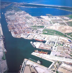 Vista aerea porto canale di Ravenna